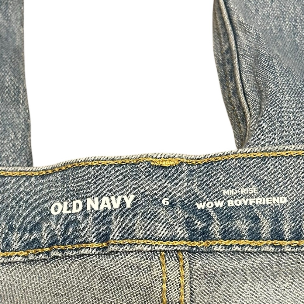 Light Wash Blue Jeans Boyfriend Style Mid Rise Design Old Navy Womens Size 6 Fit - Picture 3 of 4